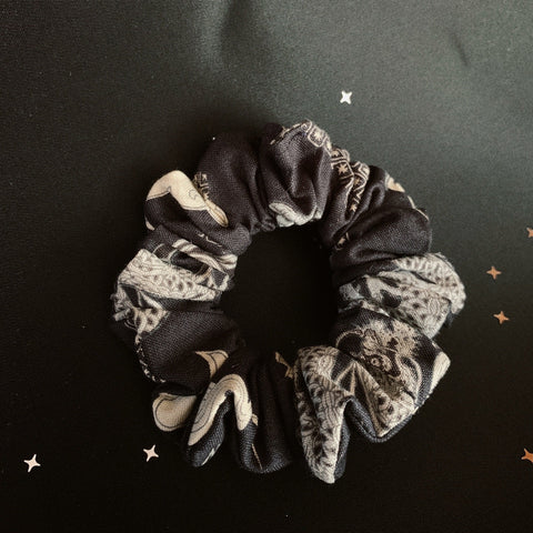 mini descendent scrunchie