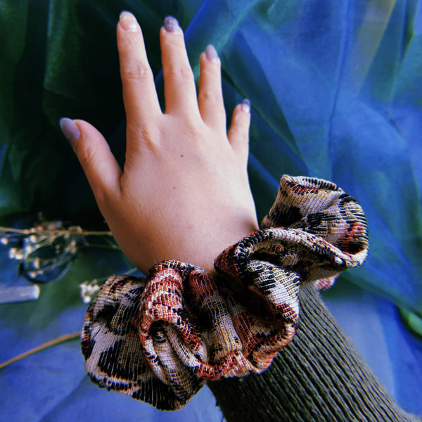 thorns scrunchie